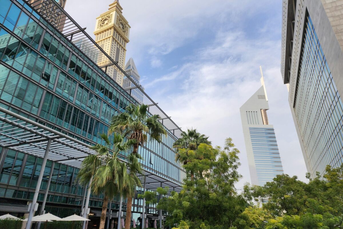 Modern glass buildings and lush greenery in Dubai, featuring iconic architecture. A glimpse of eco-friendly homes in Dubai, blending sustainability with luxury in the city’s skyline.